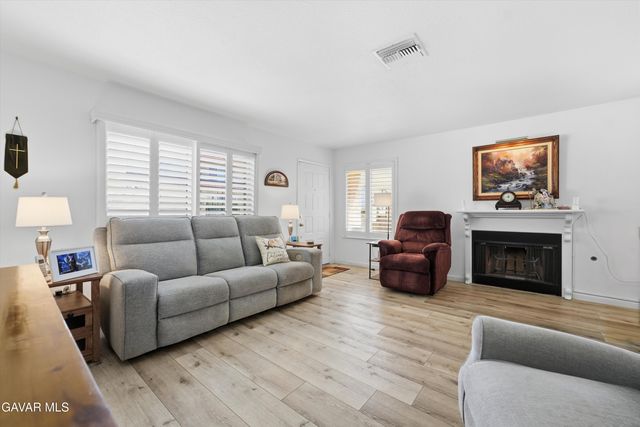 2124 El Domingo Circle 13, Lancaster, CA 93536