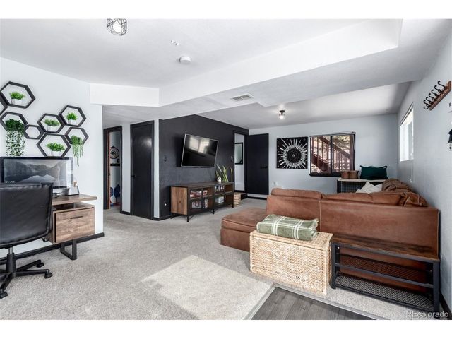 121 Sunlight Ln, Bailey, CO 80421