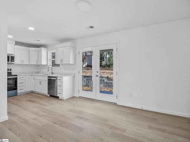 517 Pennwood Drive, Spartanburg, SC 29306