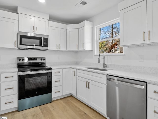 517 Pennwood Drive, Spartanburg, SC 29306