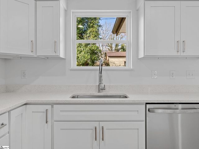 517 Pennwood Drive, Spartanburg, SC 29306