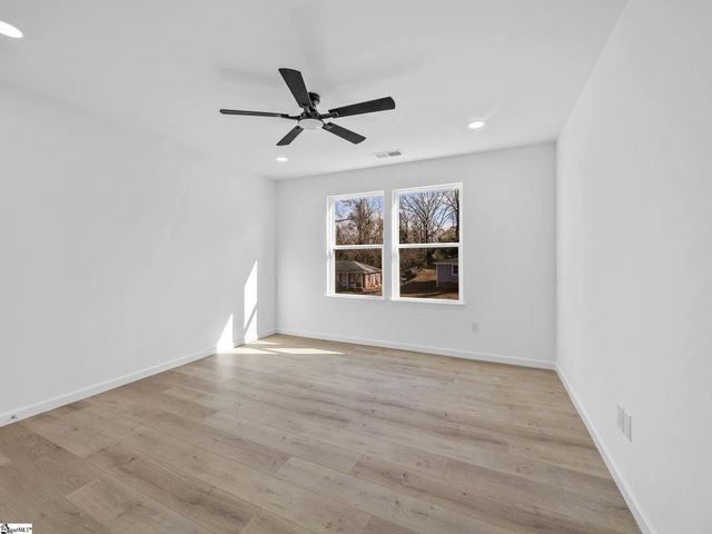 517 Pennwood Drive, Spartanburg, SC 29306