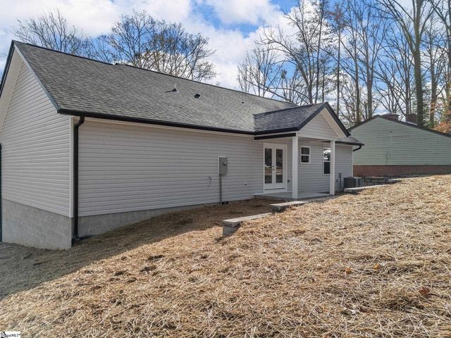 517 Pennwood Drive, Spartanburg, SC 29306