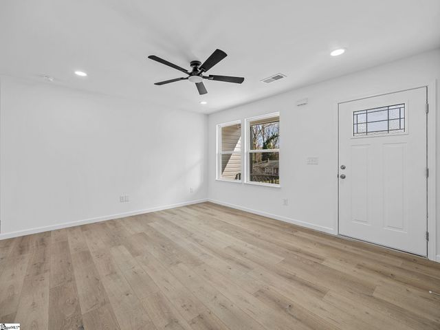 517 Pennwood Drive, Spartanburg, SC 29306