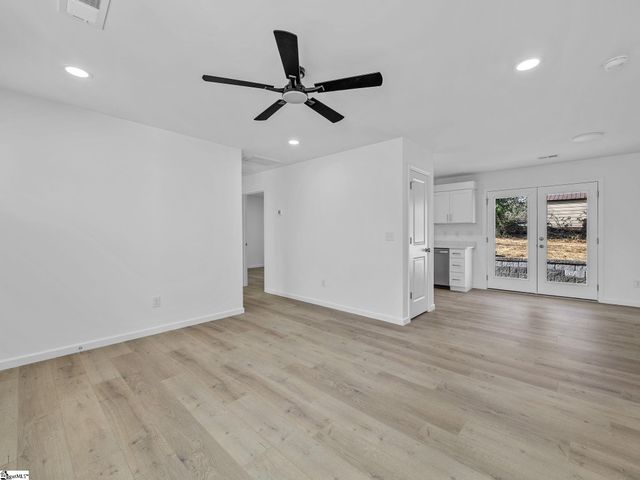 517 Pennwood Drive, Spartanburg, SC 29306