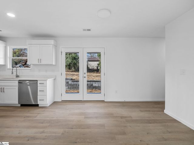 517 Pennwood Drive, Spartanburg, SC 29306