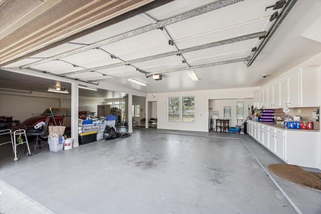 16372 Highway 6, Navasota, TX 77868