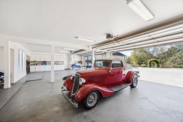 16372 Highway 6, Navasota, TX 77868