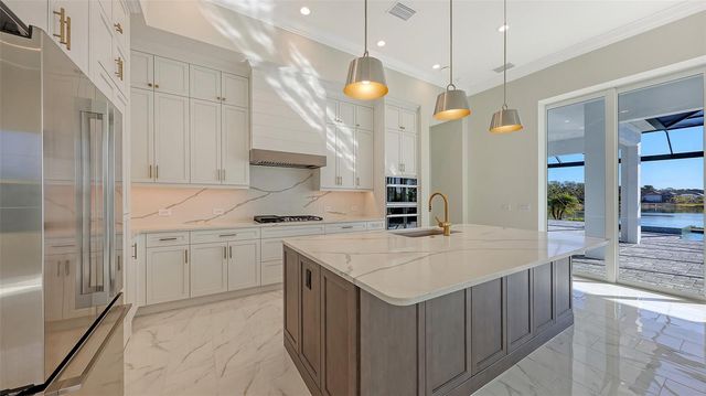 6233 ISLA DEL RAY AVENUE, Sarasota, FL 34240