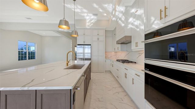 6233 ISLA DEL RAY AVENUE, Sarasota, FL 34240