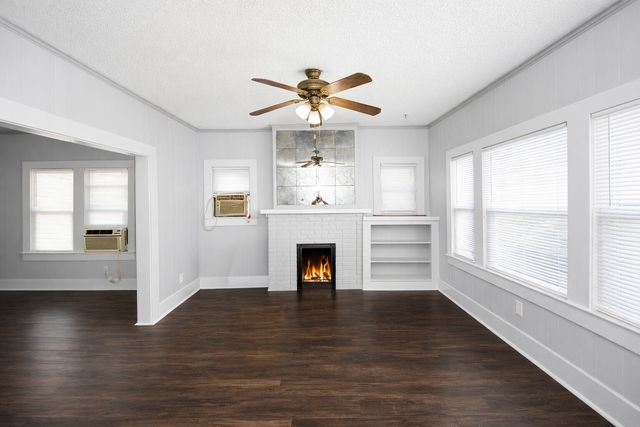 2628 Avenue G, Fort Worth, TX 76105