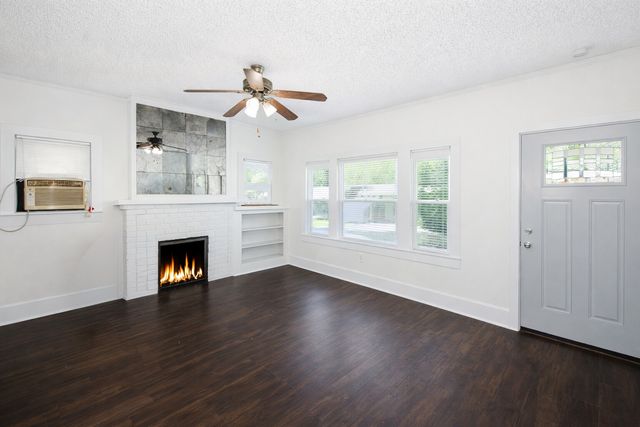 2628 Avenue G, Fort Worth, TX 76105