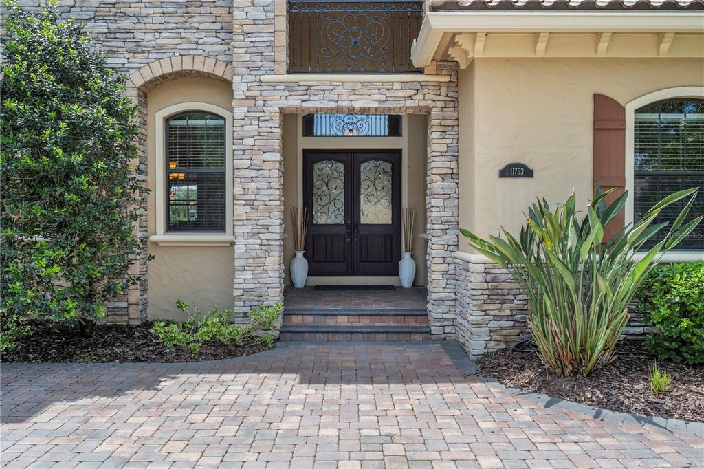 Image 4 of property listing at 11753 VINCI DRIVE, Windermere, FL 34786