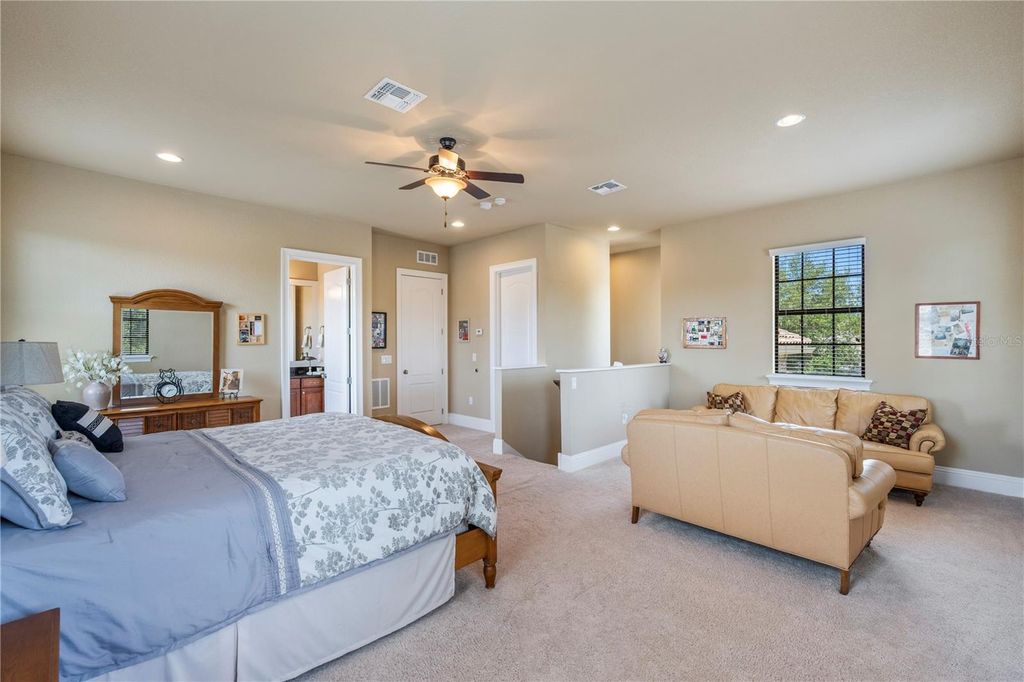 Image 32 of property listing at 11753 VINCI DRIVE, Windermere, FL 34786