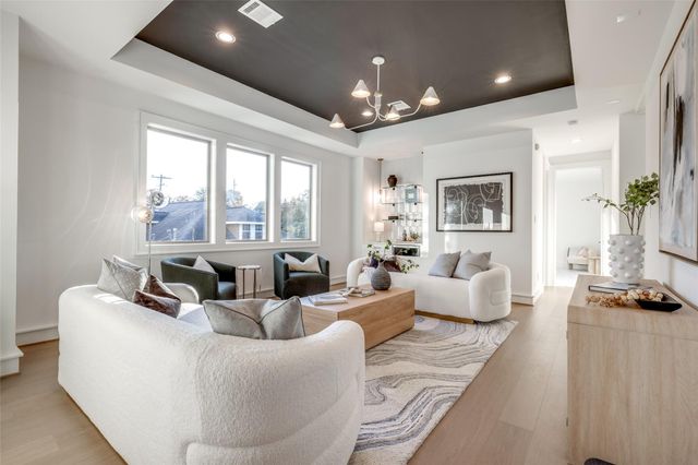 1601 Vermont Street, Houston, TX 77006