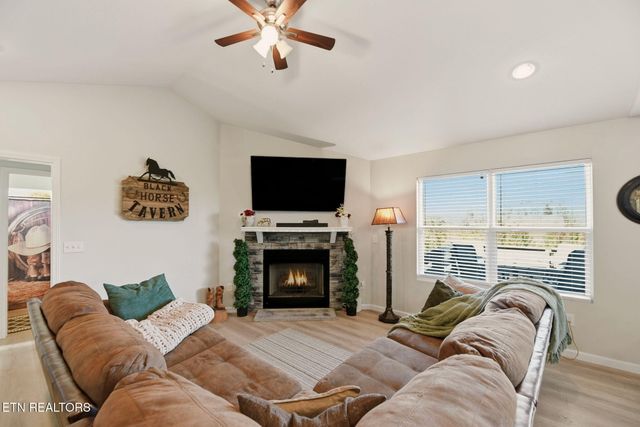 155 Mountain Vista Rd, Oliver Springs, TN 37840