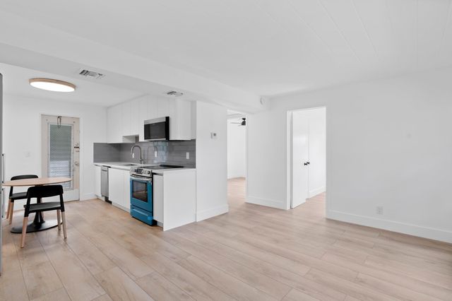 241 NE 10th Street, Delray Beach, FL 33444