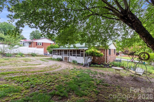 325 Swanson Drive SW, Lenoir, NC 28645