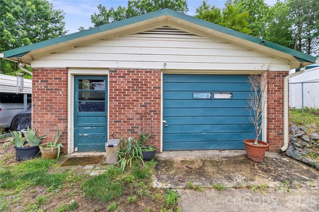 325 Swanson Drive SW, Lenoir, NC 28645