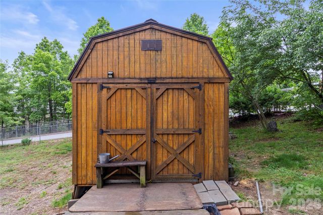 325 Swanson Drive SW, Lenoir, NC 28645