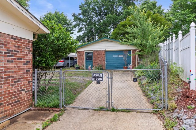 325 Swanson Drive SW, Lenoir, NC 28645