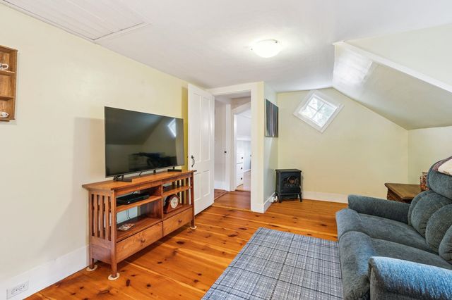 35 Maple Street, Wilton, NH 03086