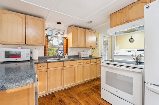 35 Maple Street, Wilton, NH 03086