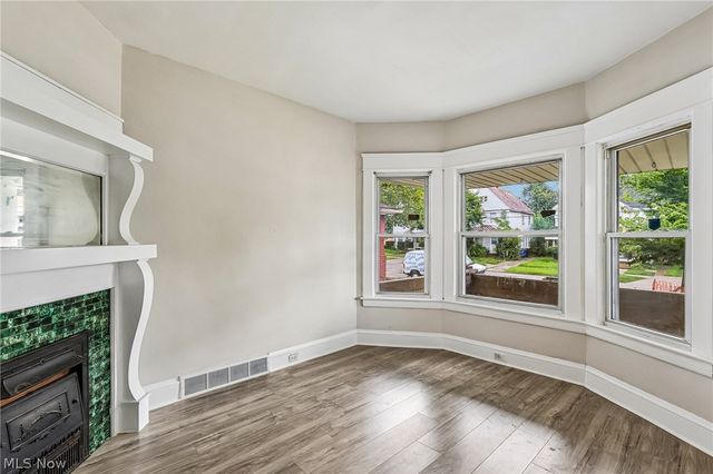 7004 lansing Avenue, Cleveland, OH 44105