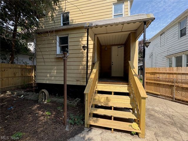 7004 lansing Avenue, Cleveland, OH 44105