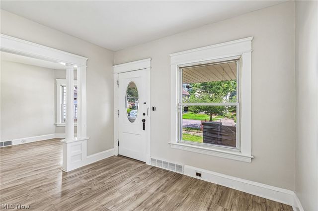 7004 lansing Avenue, Cleveland, OH 44105