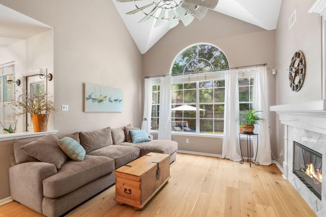15 S Piney Plains Circle, The Woodlands, TX 77382