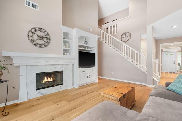 15 S Piney Plains Circle, The Woodlands, TX 77382