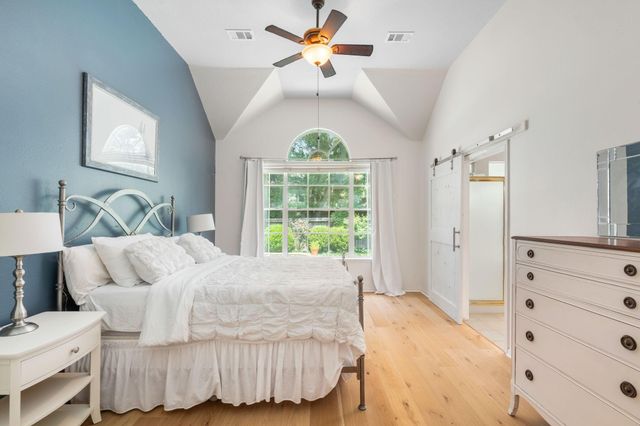 15 S Piney Plains Circle, The Woodlands, TX 77382