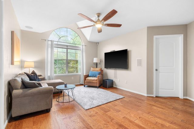 15 S Piney Plains Circle, The Woodlands, TX 77382