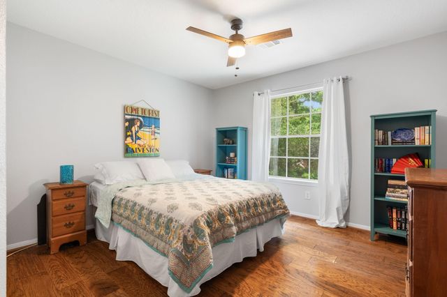 15 S Piney Plains Circle, The Woodlands, TX 77382