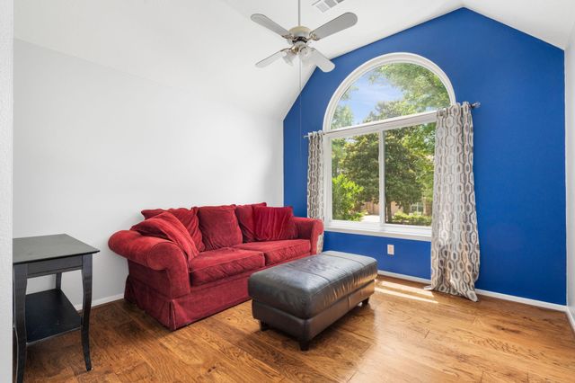 15 S Piney Plains Circle, The Woodlands, TX 77382