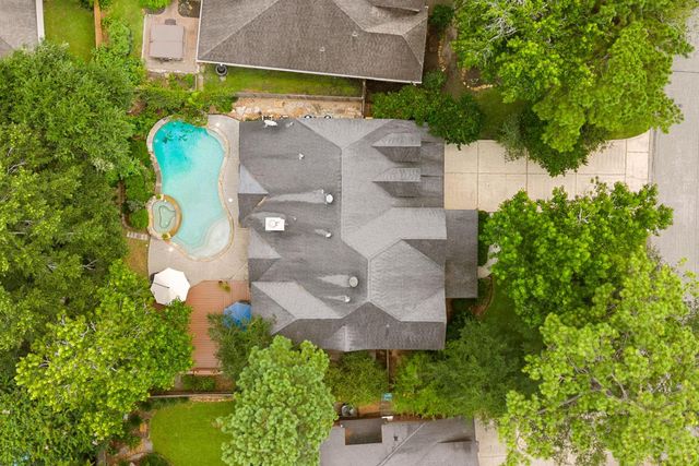 15 S Piney Plains Circle, The Woodlands, TX 77382