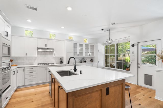 15 S Piney Plains Circle, The Woodlands, TX 77382