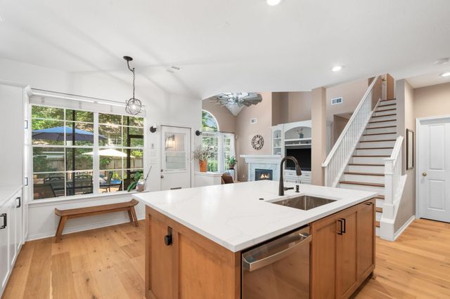 15 S Piney Plains Circle, The Woodlands, TX 77382