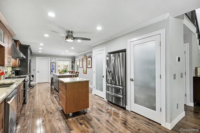 2202 Elm Circle, Shelby Twp, MI 48316