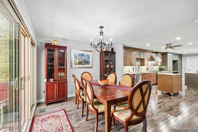 2202 Elm Circle, Shelby Twp, MI 48316