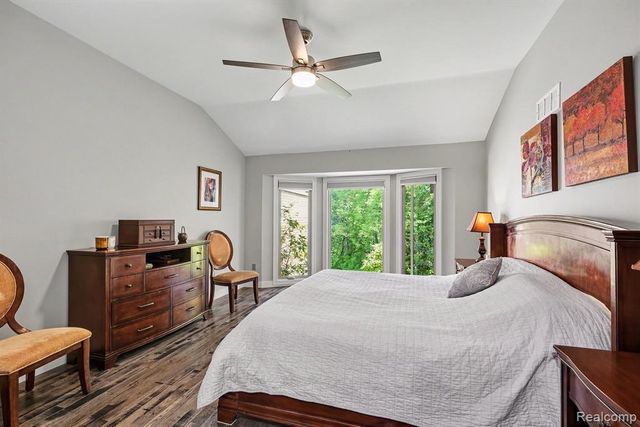 2202 Elm Circle, Shelby Twp, MI 48316