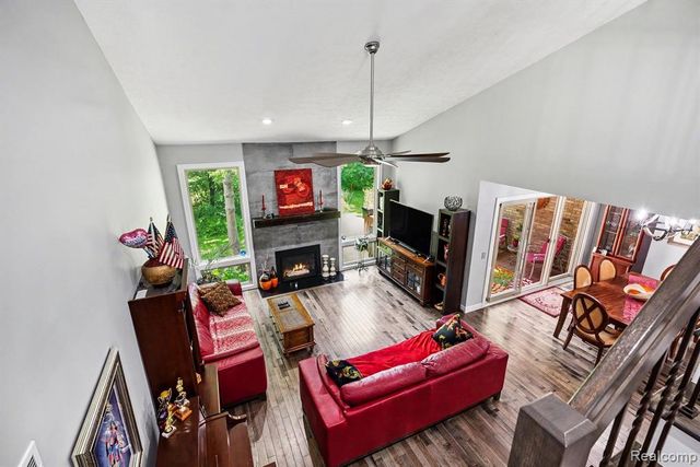 2202 Elm Circle, Shelby Twp, MI 48316