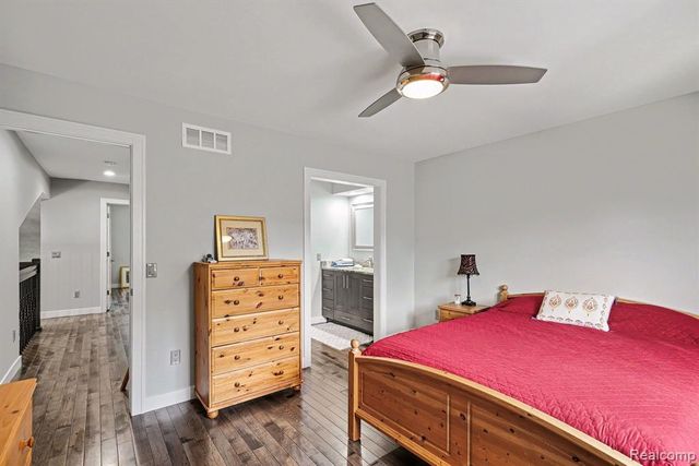 2202 Elm Circle, Shelby Twp, MI 48316
