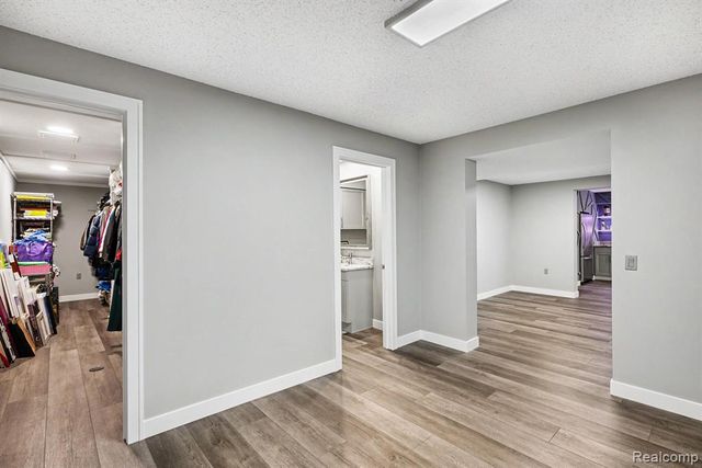 2202 Elm Circle, Shelby Twp, MI 48316
