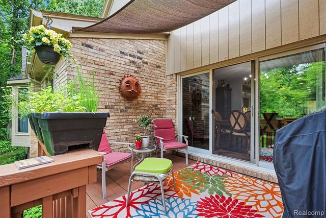 2202 Elm Circle, Shelby Twp, MI 48316