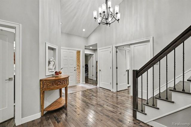 2202 Elm Circle, Shelby Twp, MI 48316