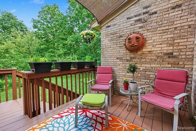 2202 Elm Circle, Shelby Twp, MI 48316