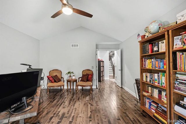 2202 Elm Circle, Shelby Twp, MI 48316