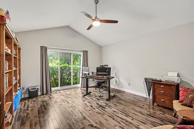 2202 Elm Circle, Shelby Twp, MI 48316